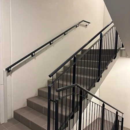 Cozy And 3 Bedroom Apartment *