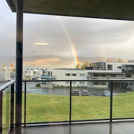 Cozy And 3 Bedroom *